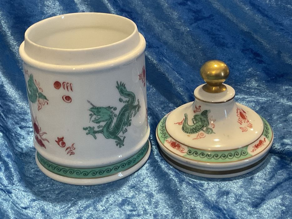 Vista alegre pote com tampa tema dragão 16 cm ,anúncios abaixo .