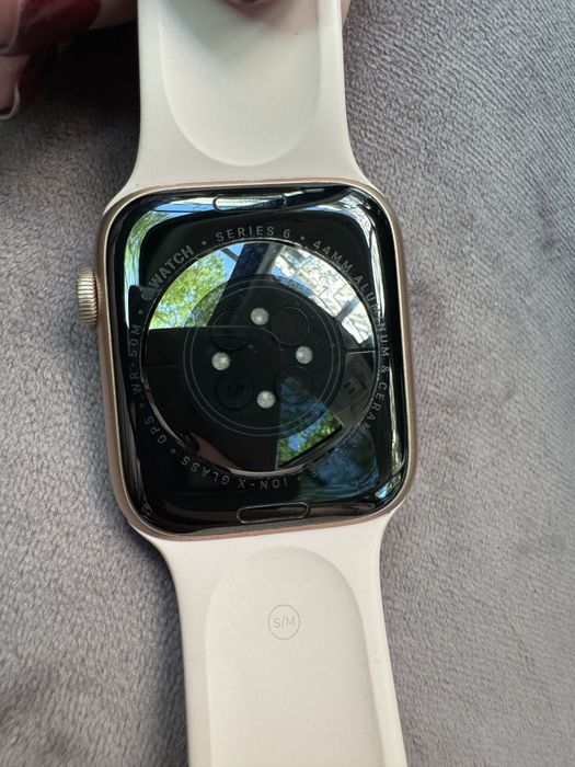 Apple watch series 6 44mm 86% аккумулятор