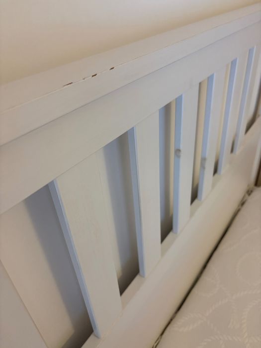 Cama Hemnes com estrado, colchão e sobre colchão