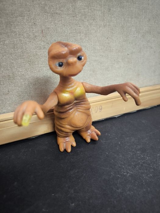 Boneco ET em plástico