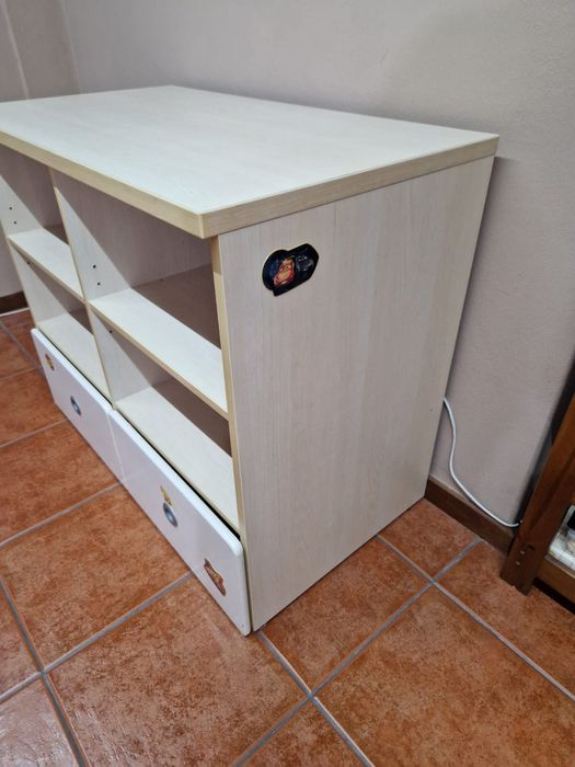 Móvel de quarto, com 2 gavetas