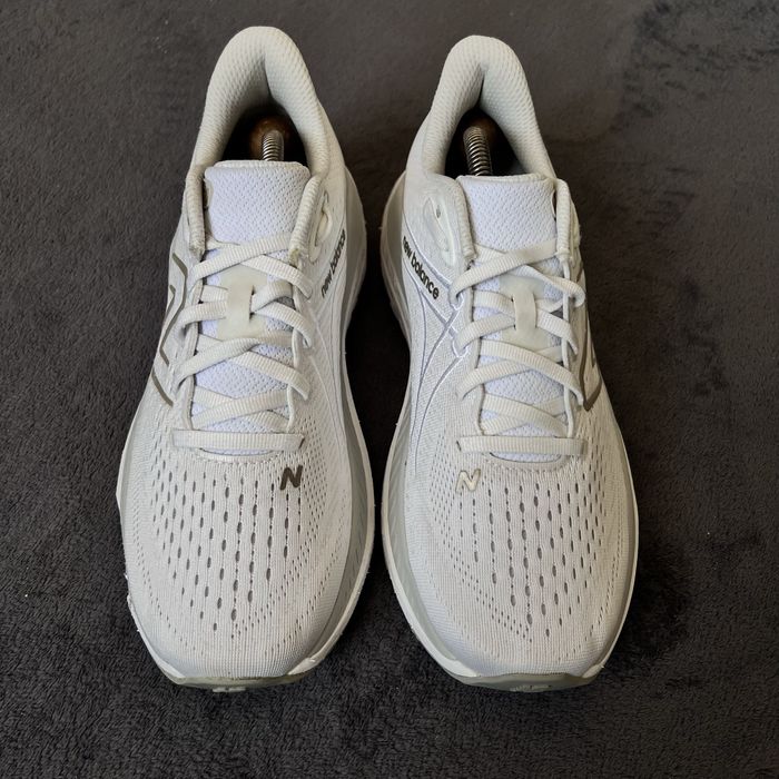 Жіночі кросівки New Balance 860. P. 39.