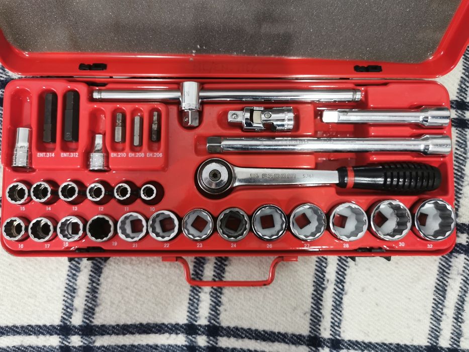 Jogo de roquetes FACOM com 30 peças, praticamente novo