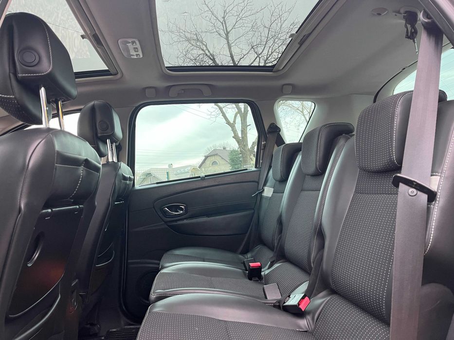 Renault Megane Scenic 2012