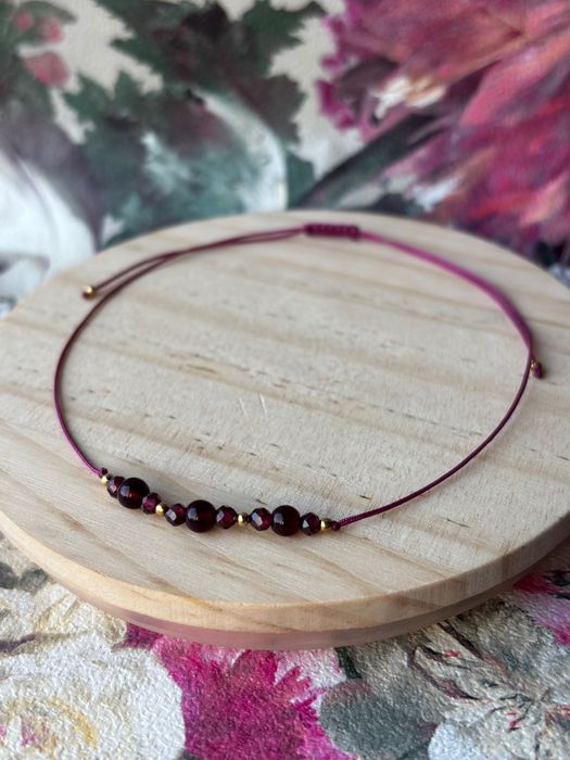 bransoletka na sznurku z kamieniami naturalnymi - Granatem