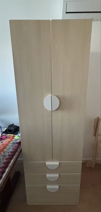 Roupeiro Ikea SMASTAD / PLATSA branco e bétula