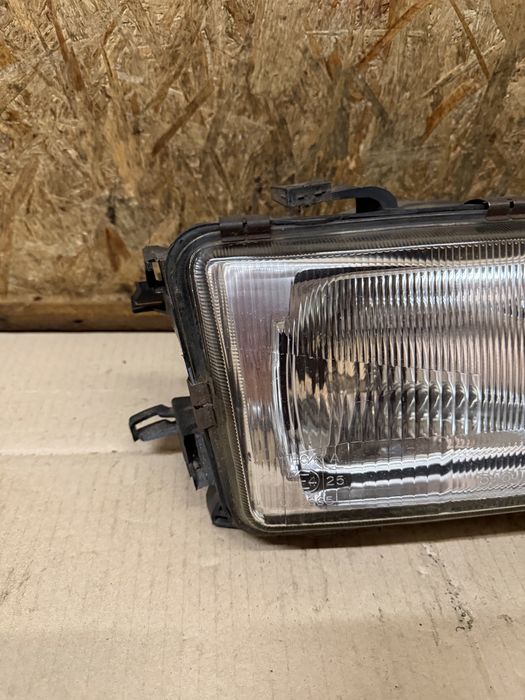 Передня права фара Ауді 80 Б4 Audi 80 B4 1991-1995