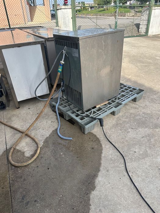 Máquina gelo 40Kg dia recente e em funcionamento