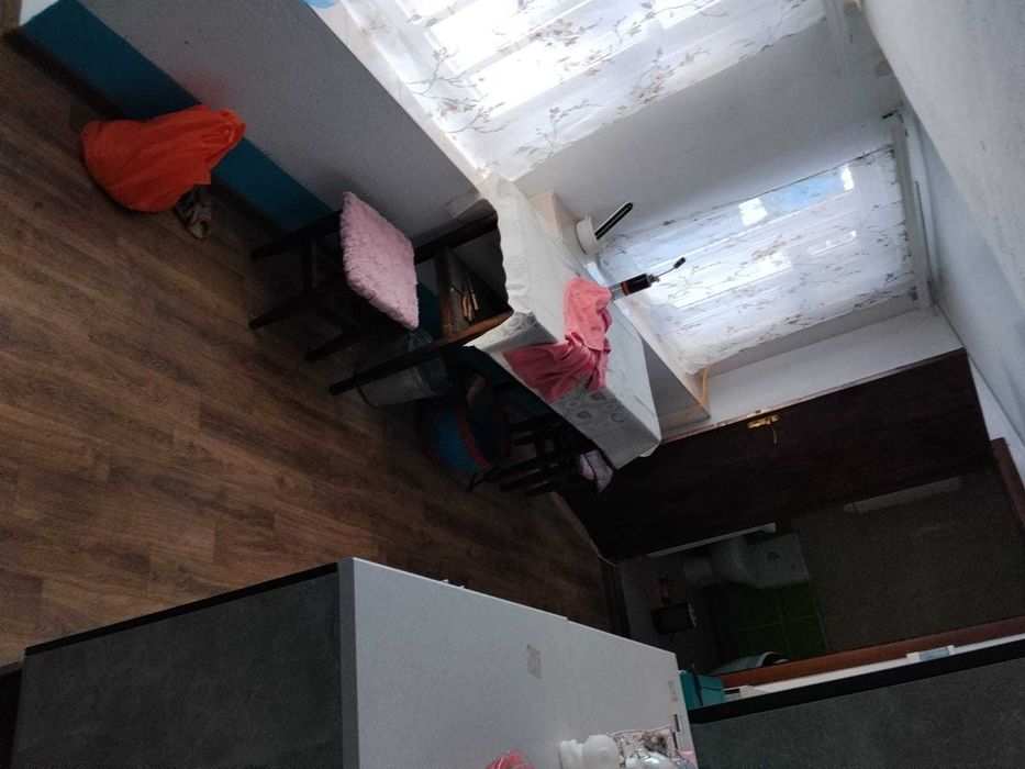 Продам будинок, твердопаливний котел дровяний.Есть дві грубки.