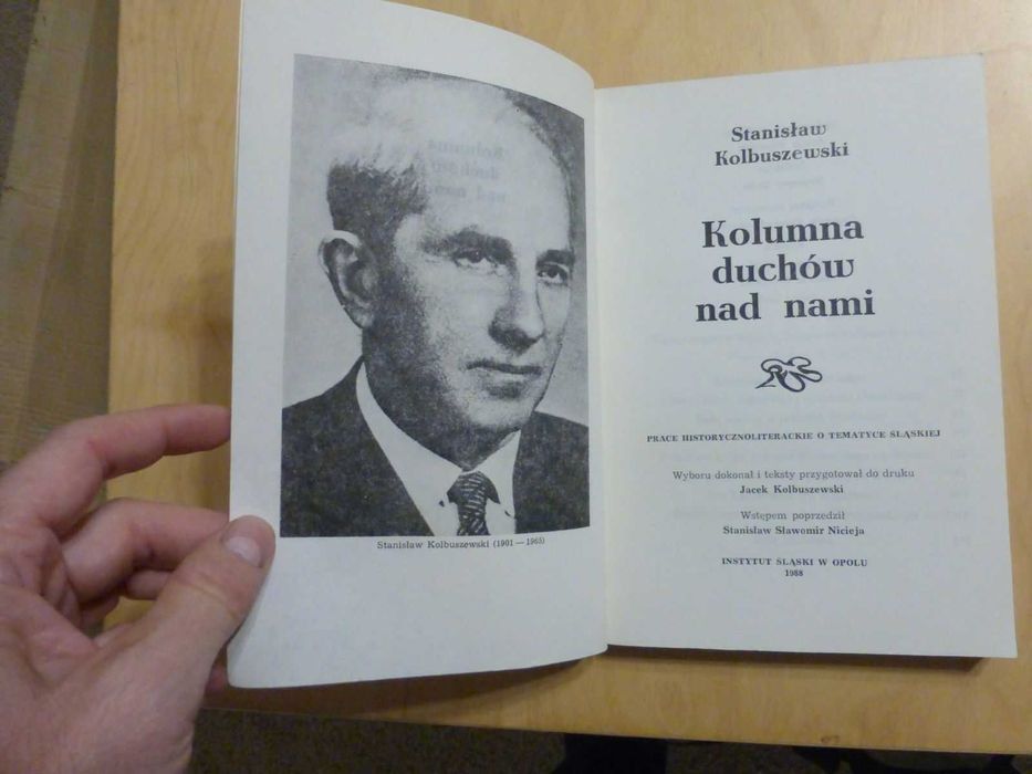 Kolumna duchów nad nami. Stanisław Kolbuszewski