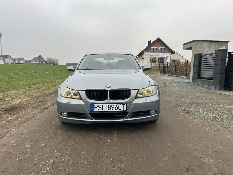 BMW e90 325i automat, skory, navi, pdc 218km