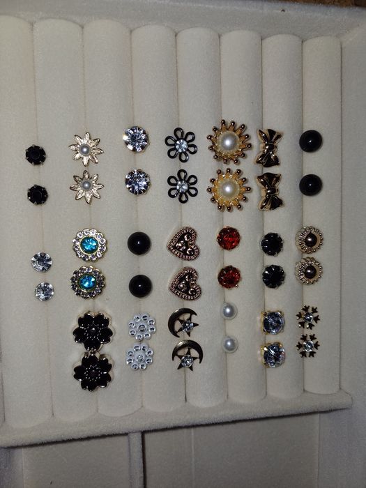 Brincos. Cada par 1€. Novos 
Novos.