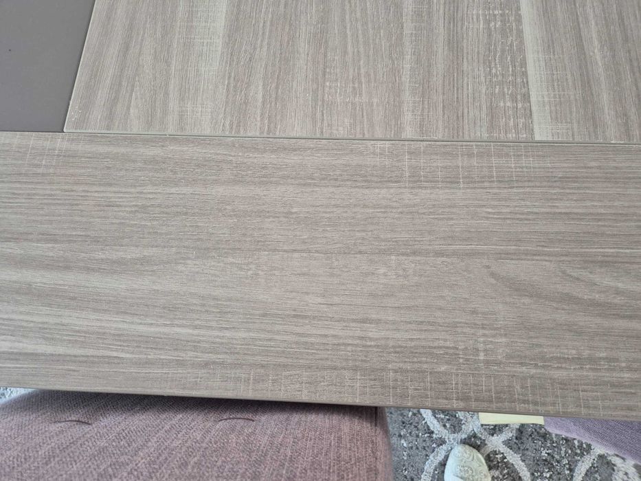 Moveis de sala de jantar - mesa, 6 cadeiras e um aparador