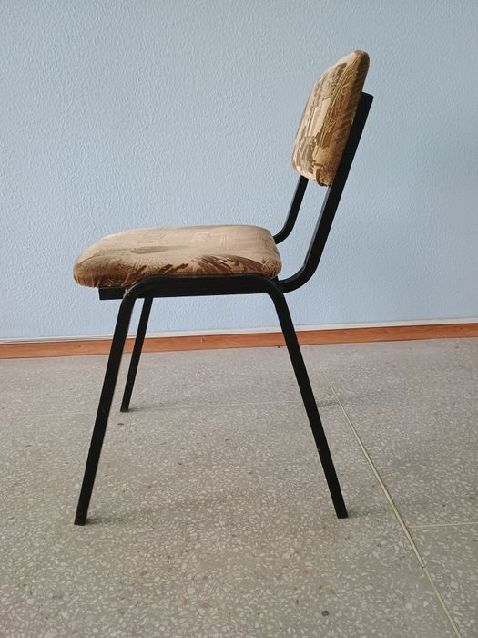 Стул металлический мягкий универсальный