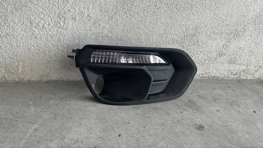 Conjunto Pisca + Moldura/Grelha Farol de Nevoeiro Direito IVECO Daily 2019+