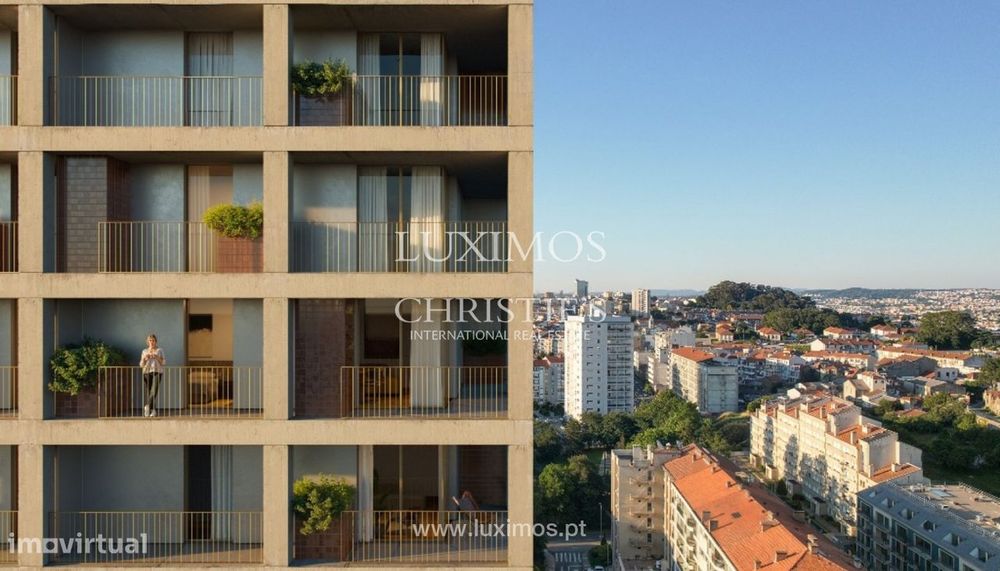 Fernão Magalhães 127: Apartamento T0, à venda, no centro do Porto