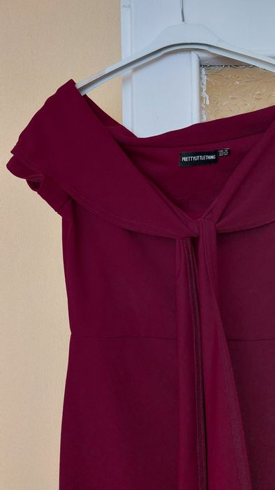 Sukienka midi dopasowana bordo