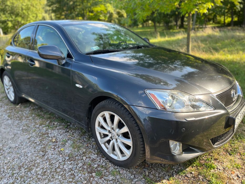 Продам Lexus is 220d
