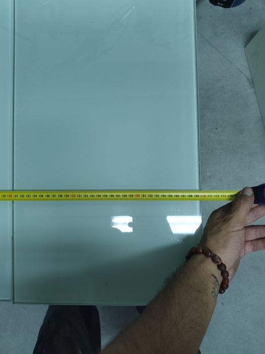 Mesa Extensível com tampo em vidro e 4 cadeiras