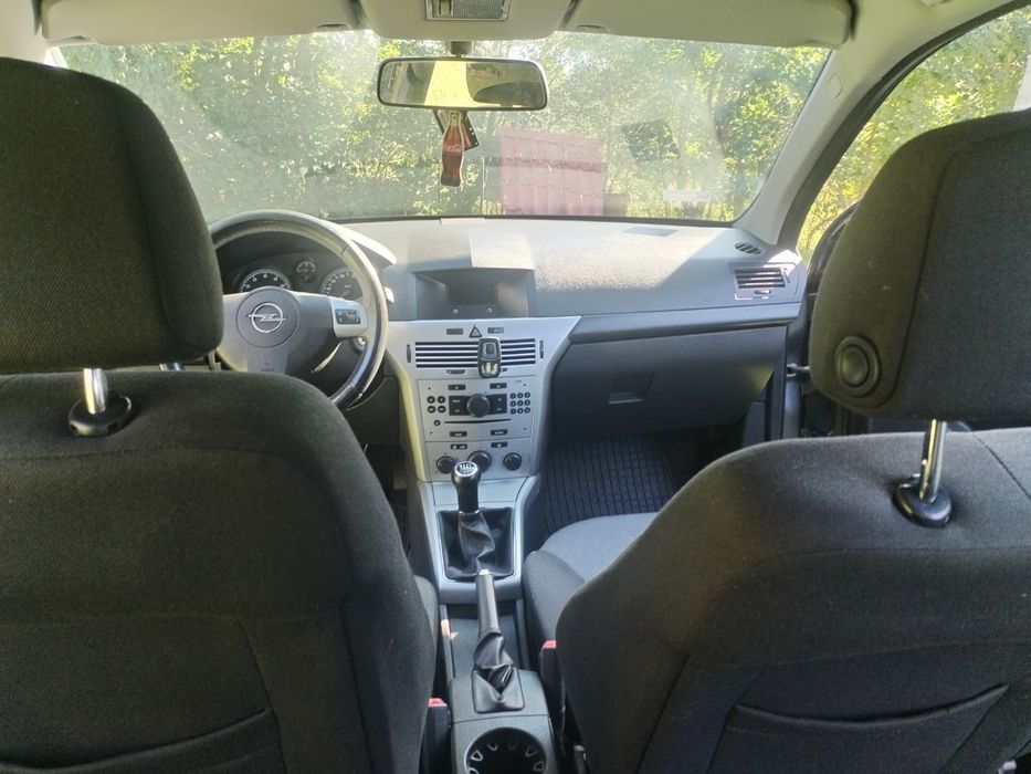 Opel Astra H rok 2011