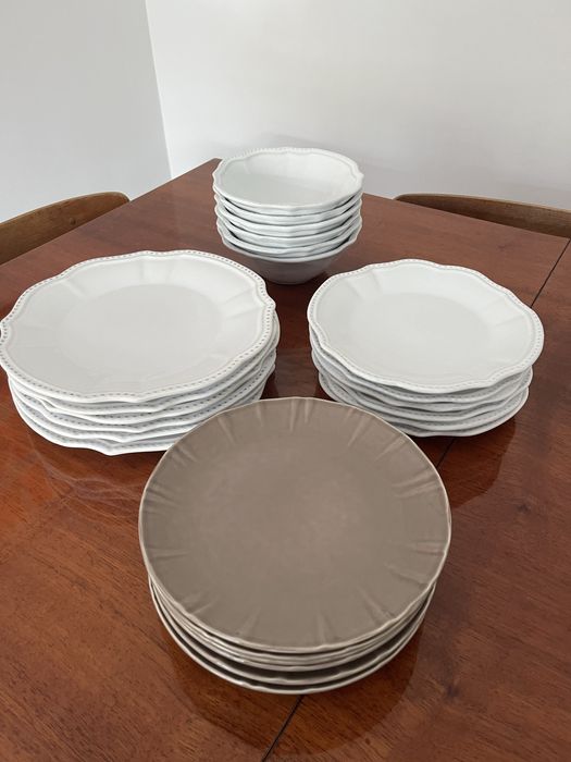 Set tradicional de Pratos Brancos e 6 cremes castanho
