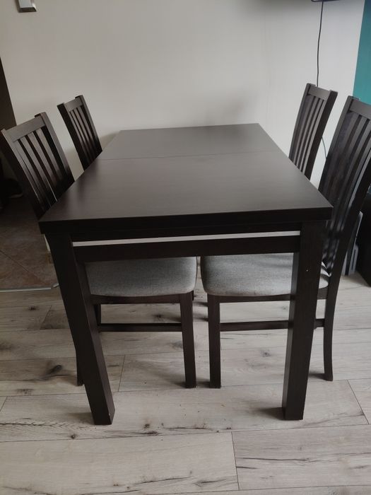 Stół plus 4 krzesła