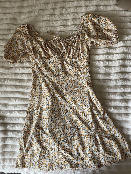 Сукня квітчаста з коротким рукавом