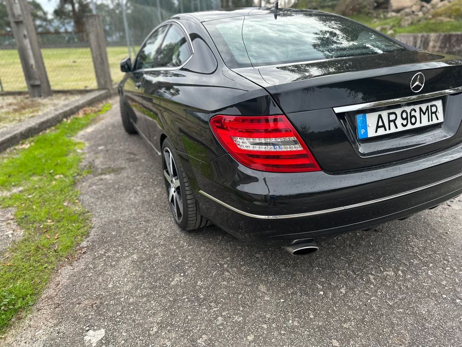 Mercedes c220 coupé - Financiamento até 120 meses