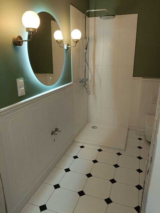 Remonty i wykączenia wnętrz.