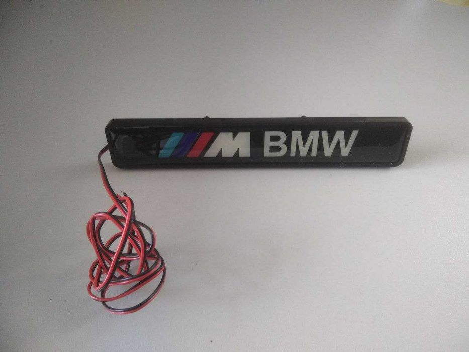 Значок BMW на решетку радиатора с подсветкой M Power