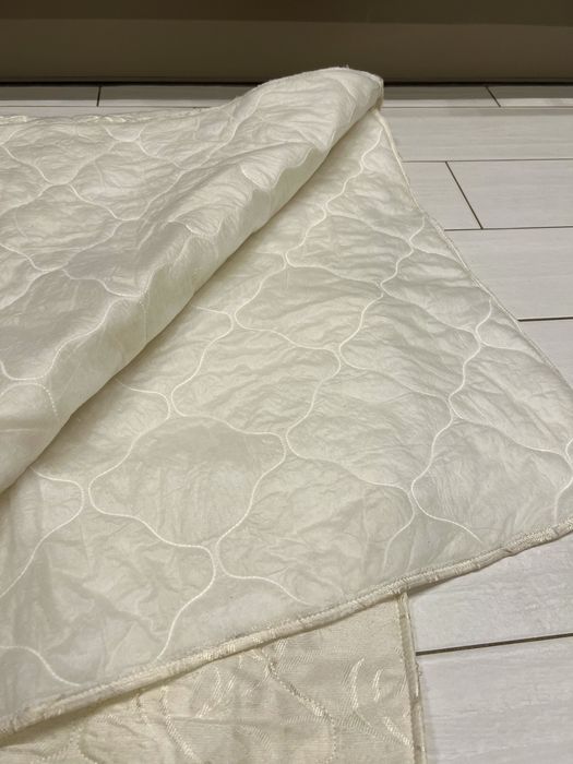 Стеганое покрывало на кровать (новое, 196 x 145 см)