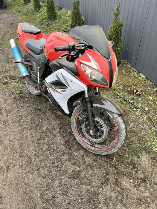 Продам мотоцикл Viper f2 v200