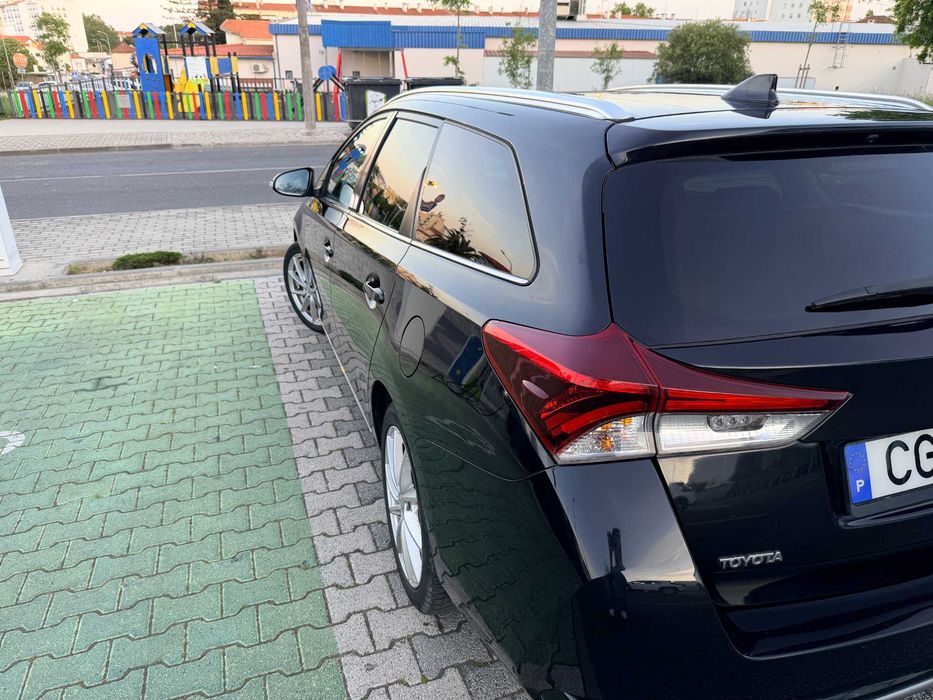 Toyota Auris Touring Sports 1.2 Turbo Design edition