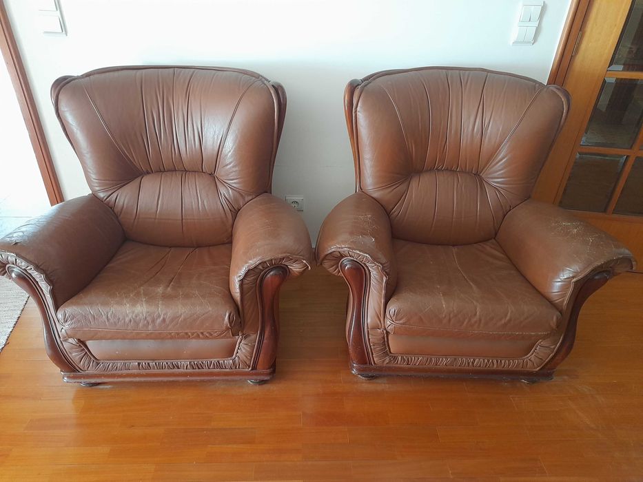 Sofás em pele castanho