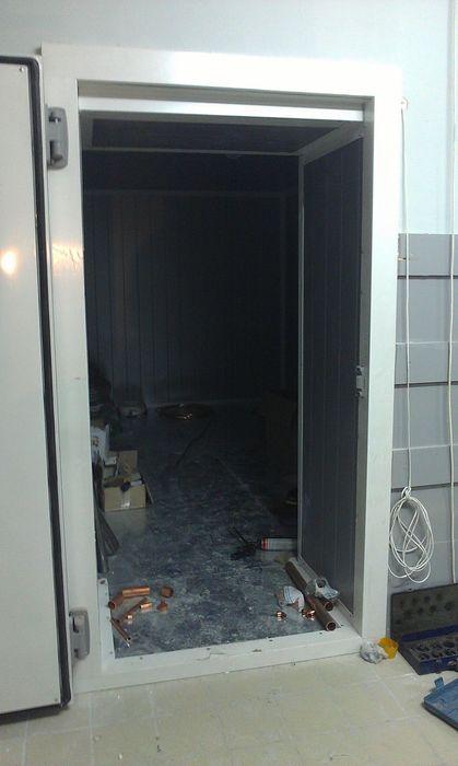 Двері в морозильну/холодильну камеру під замовлення