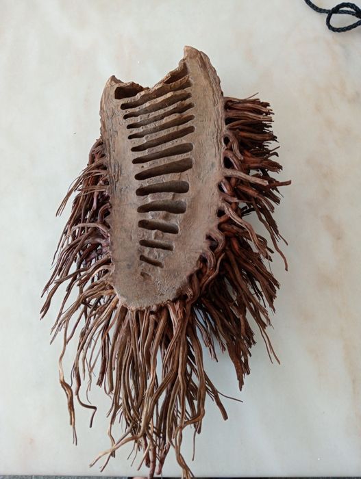 Máscara ancião chinês esculpida em raiz de bambu