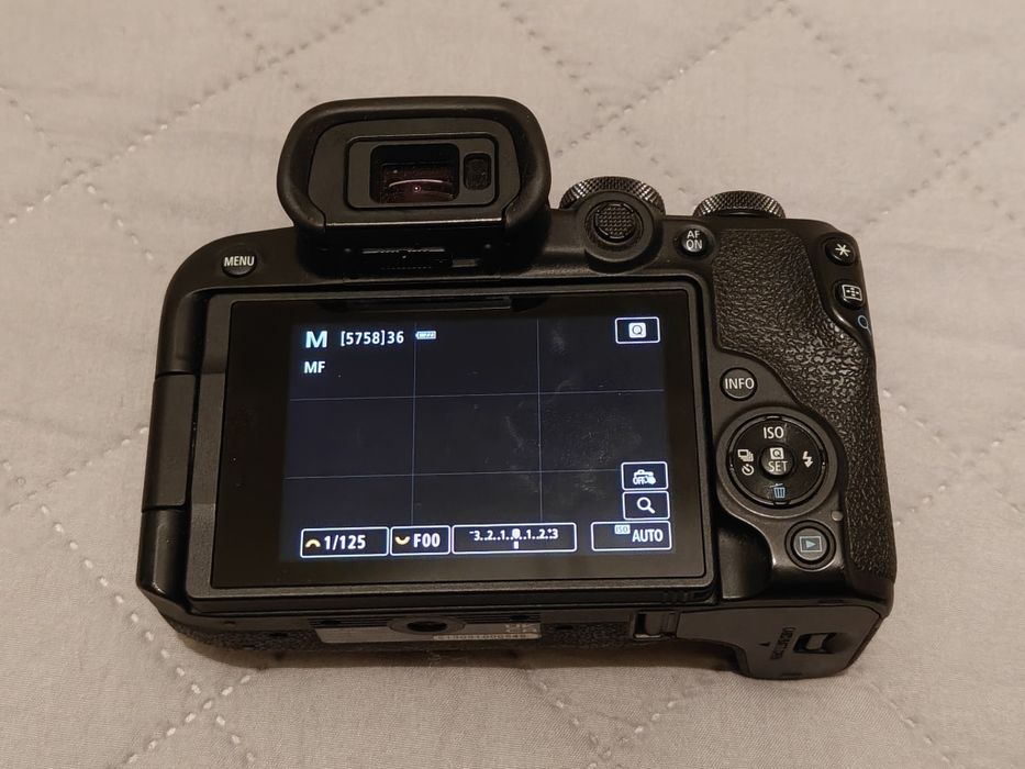 Canon EOS R10 como nova, com lente RF-S 18-45
