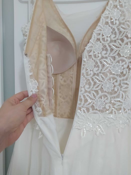 Lekka suknia ślubna BOHO z koronkową górą i zwiewnym dołem – rozmiar38