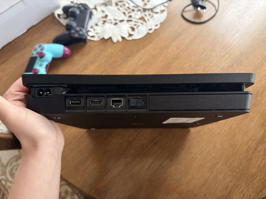 PS 4 (1TB) Sony Slim + 2 джойстики