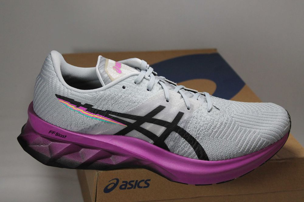 Розмір 41-41,5 Кросівки ASICS Novablast Piedmont Grey/Black оригінал