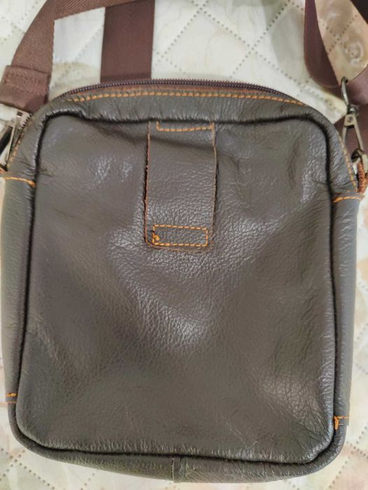 Mala tiracolo em pele natural estado semi-novo 18x22 cm