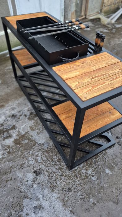 Огромный мангал в Лофт стиле с большими столиками