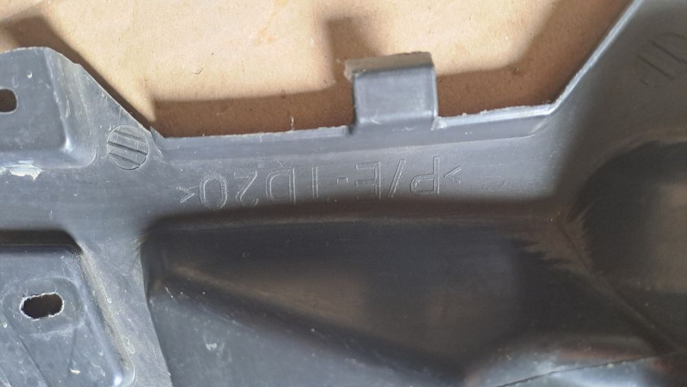 Кронштейн криплення противотуманка Рено Сценік 3