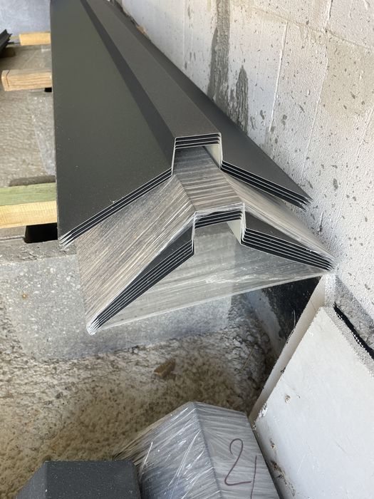 Kalenica dachowa Bratex F14 blacha ral 7016 Mat