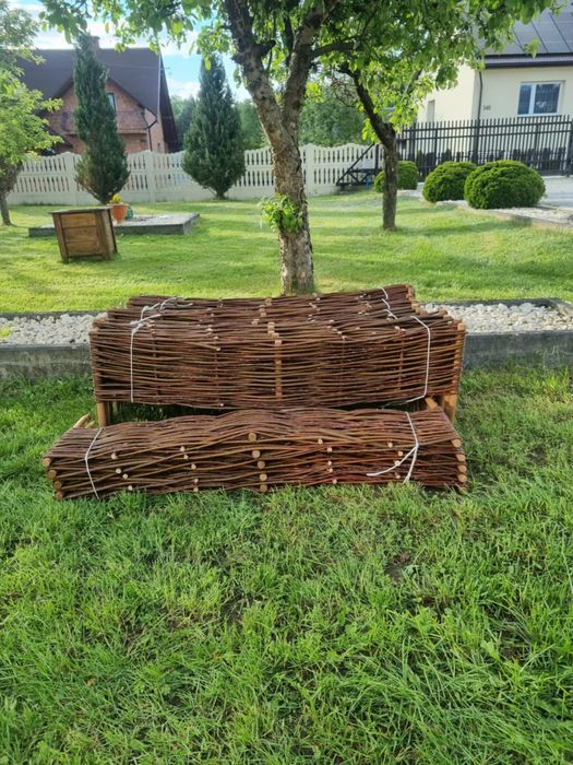 Palisada ogrodowa wiklinowa plotki obrzeze ogrodzenie  rabatka