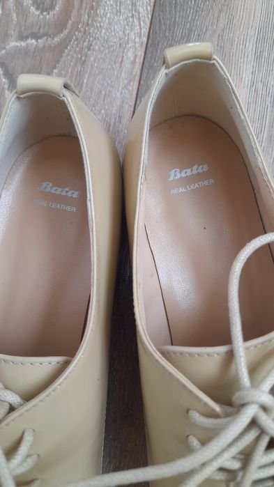 Нові шкіряні туфлі фірми Bata,розмір 39