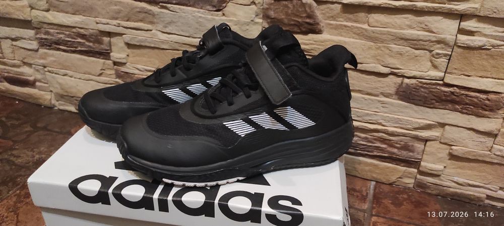 Высокие кроссовки Adidas  25,5 см