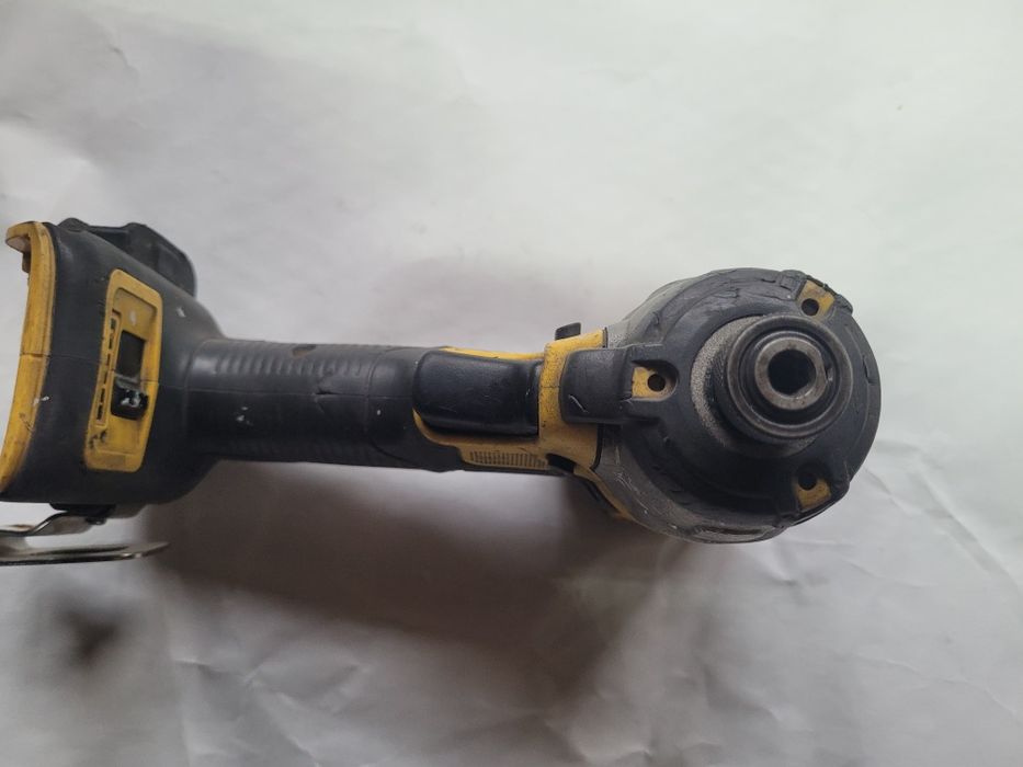 Zakrętarka DCF887 DeWalt