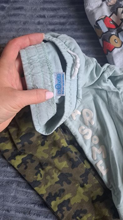 Zestaw  dla chłopca pantofle 25 bluzy , spodnie