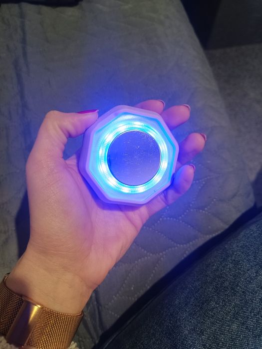 Dispositivo facial de limpeza com massagem e luz